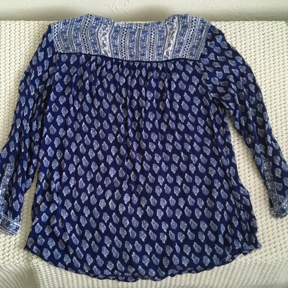 Lucky Brand easy flowing medium shirt, Botton down front - Picture 5 of 5